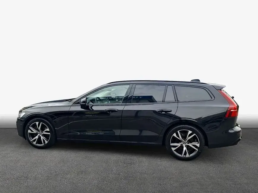 Gebraucht Volvo V60 Plus 197 PS (144 kW) 2025 Schwarz Kombi