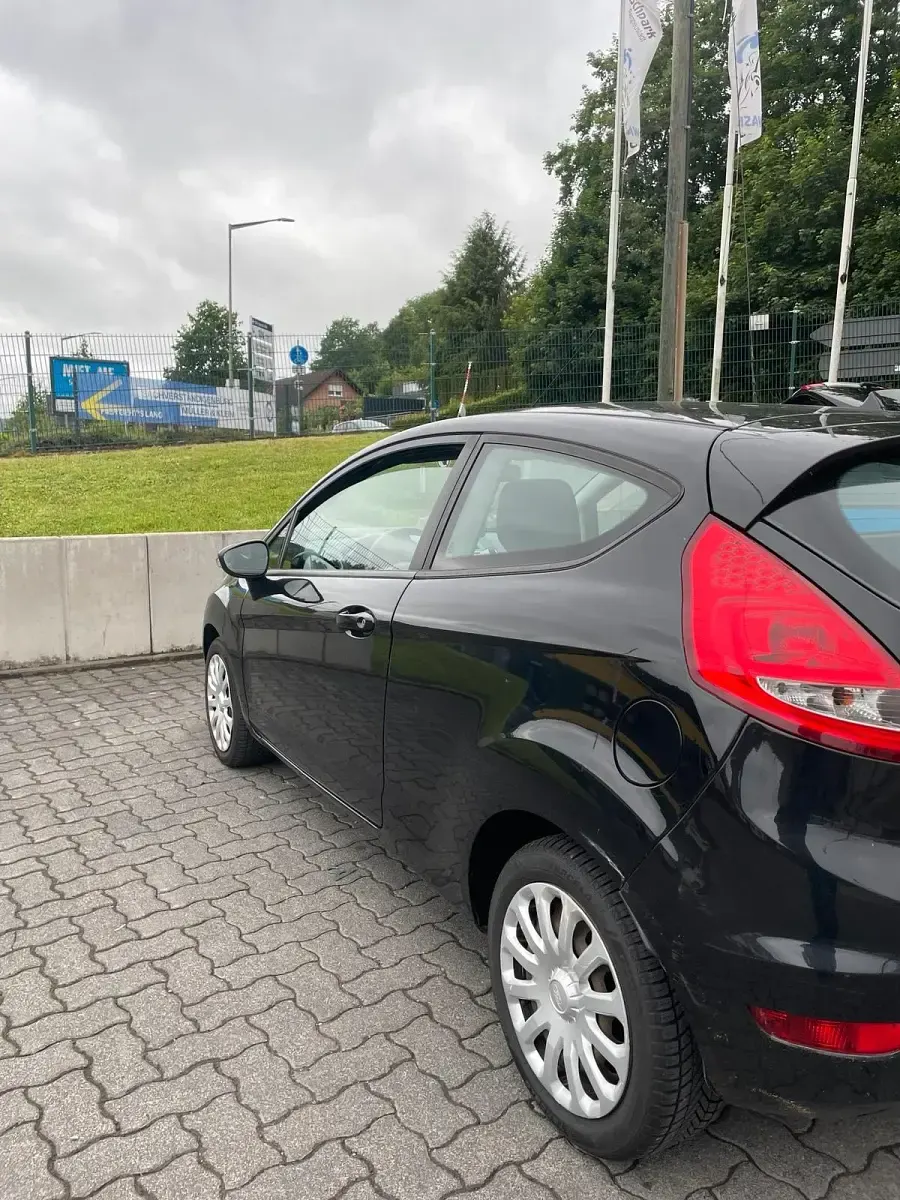 Gebraucht Ford Fiesta 81 PS (59 kW) 2010 Schwarz Limousine