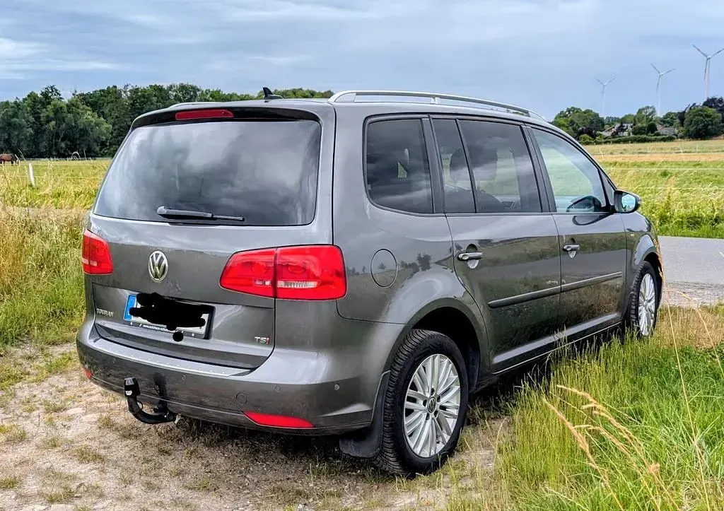 Gebraucht VW Touran Cup 140 PS (102 kW) 2015 Grau Van / Kleinbus