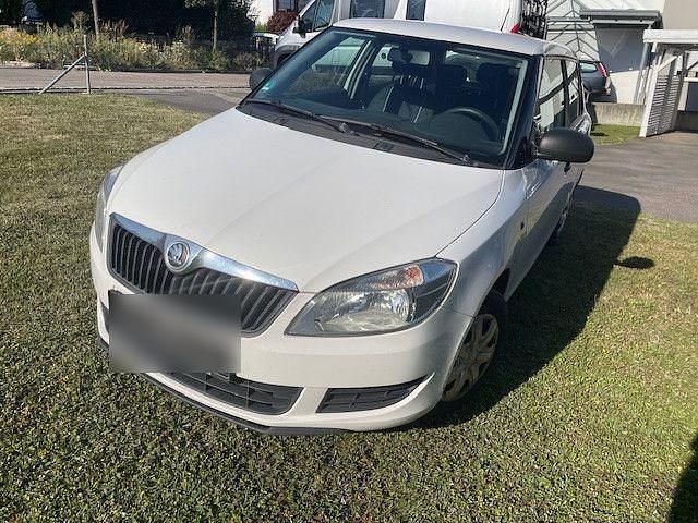 Weiß Gebraucht 2013 Skoda Fabia Active Kleinwagen | 1.499 € (Superpreis) - Bild 1/4