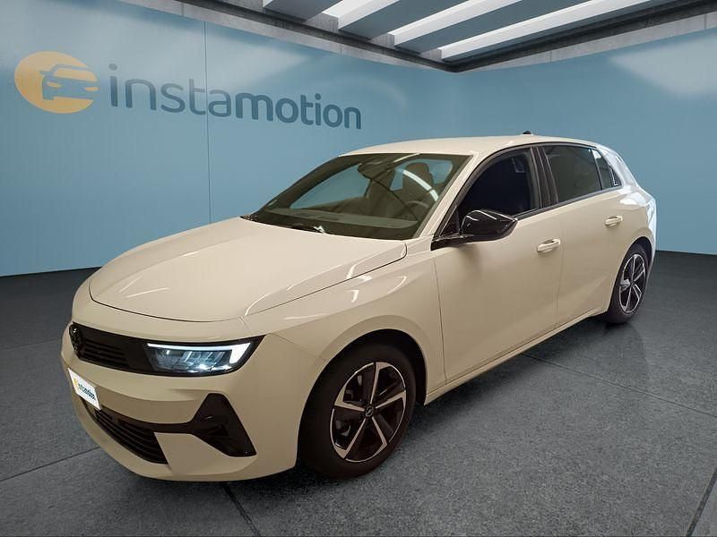 Weiß Gebraucht 2024 Opel Astra Limousine | 24.249 € (Fairer Preis) - Bild 1/4