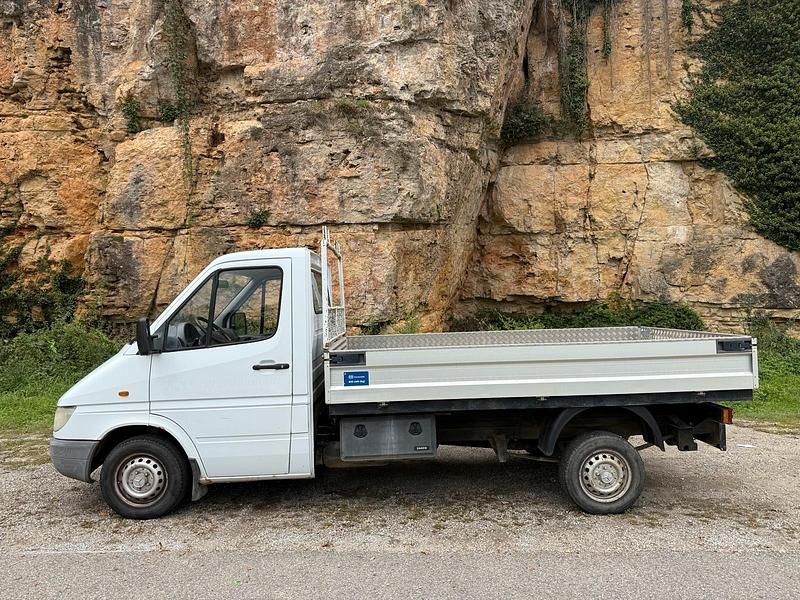 Weiß Gebraucht 2002 Mercedes Sprinter Van | 6.900 € (Fairer Preis) - Bild 1/4