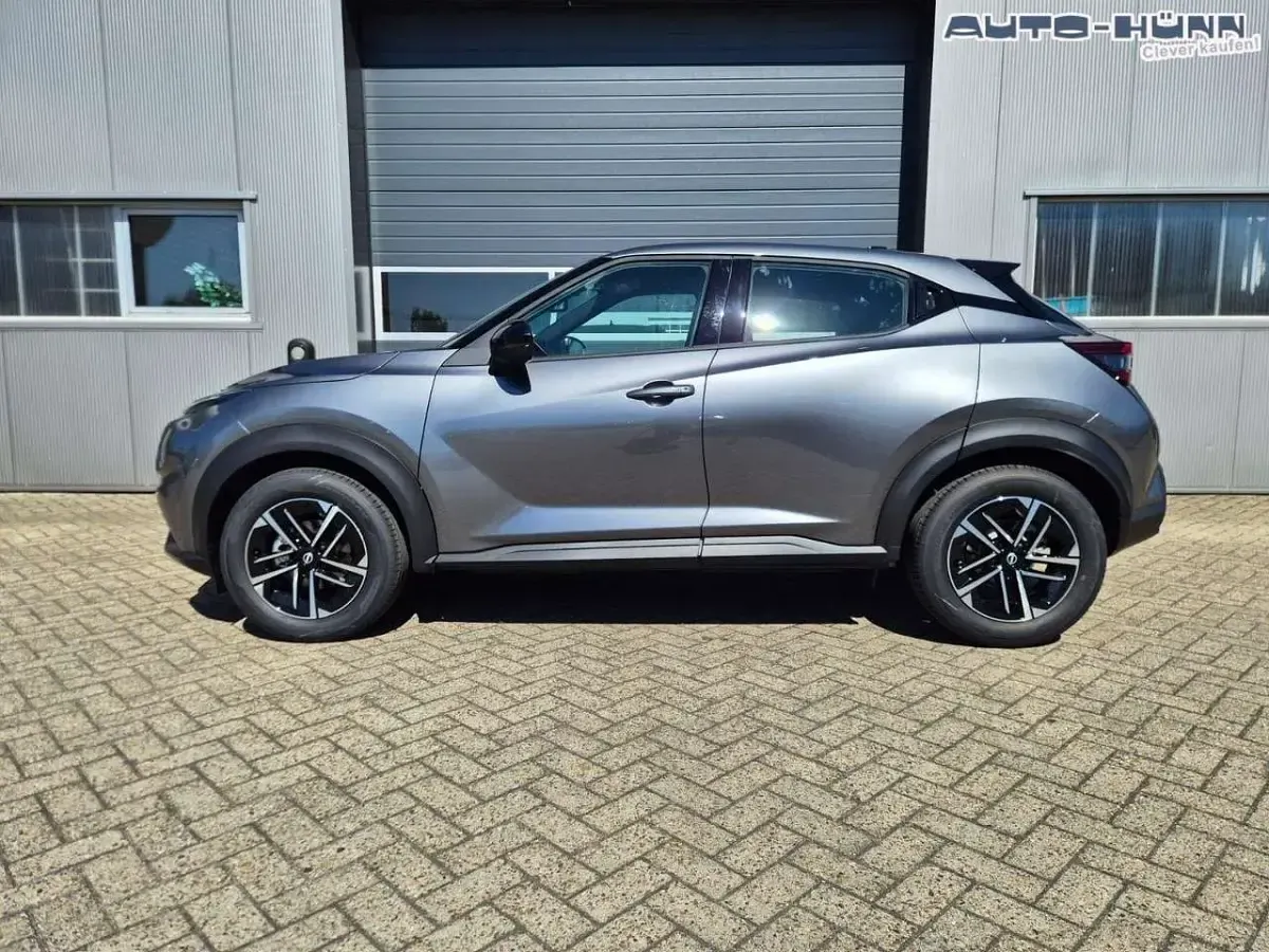 Neu Nissan Juke Acenta 114 PS (83 kW) 2026 Dark grey SUV