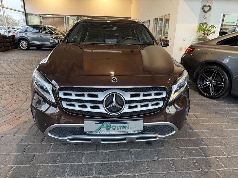 Gebraucht Mercedes GLA180 Urban 122 PS (89 kW) 2018 Braun SUV