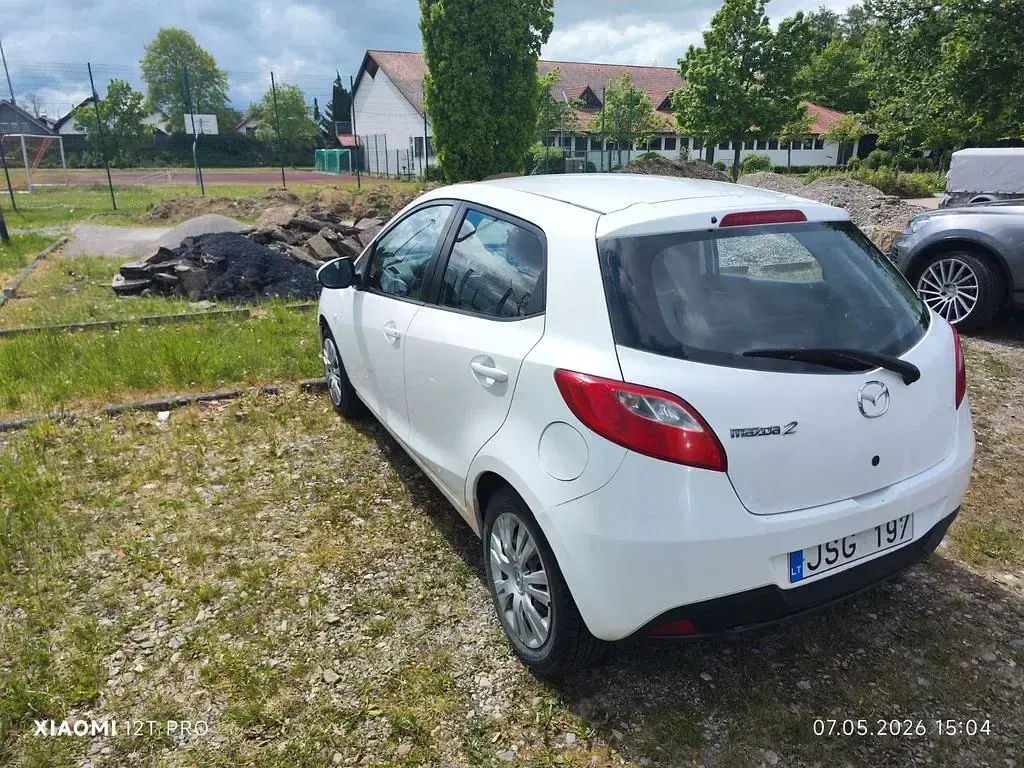 Gebraucht Mazda 2 Inclusive 68 PS (50 kW) 2010 Weiß Kleinwagen