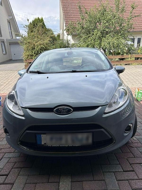 Blau Gebraucht 2009 Ford Fiesta Titanium Kleinwagen | 4.400 € (Fairer Preis) - Bild 1/4