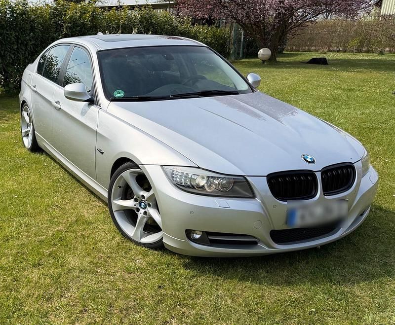 Second-hand BMW 330 Performance 272 CP (200 kW) 2010 Argintiu Berlinǎ