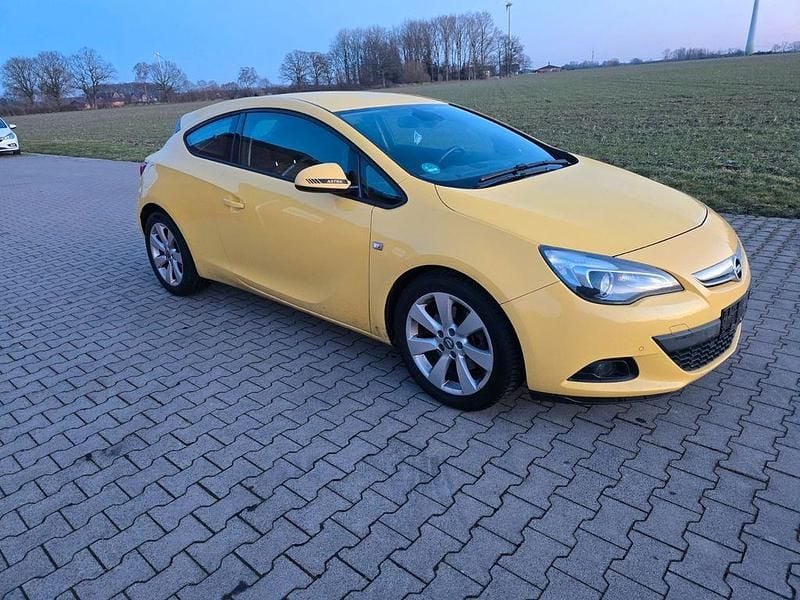 Gebraucht Opel Astra GTC Edition 179 PS (131 kW) 2012 Gelb Limousine