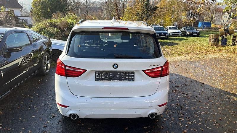 Weiß Gebraucht 2019 BMW 218 Gran Tourer Van / Kleinbus | 4.900 € (Guter Preis) - Bild 1/4