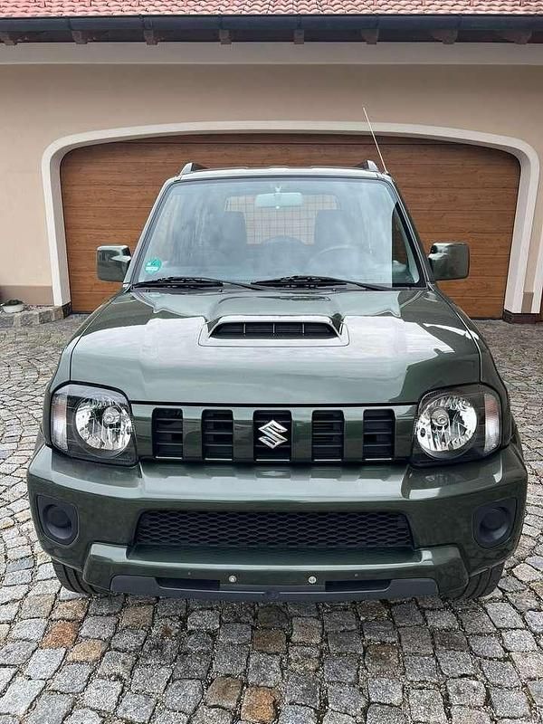 Grün Gebraucht 2015 Suzuki Jimny Comfort SUV | 12.800 € (Fairer Preis) - Bild 1/4