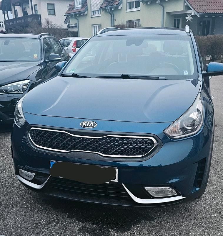 Blau Gebraucht 2018 Kia Niro Vision SUV | 13.900 € (Fairer Preis) - Bild 1/4