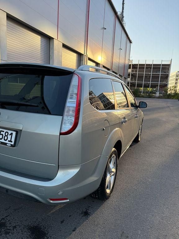 Usata Ford Focus 125 CV (91 kW) 2009 Beige Berlina