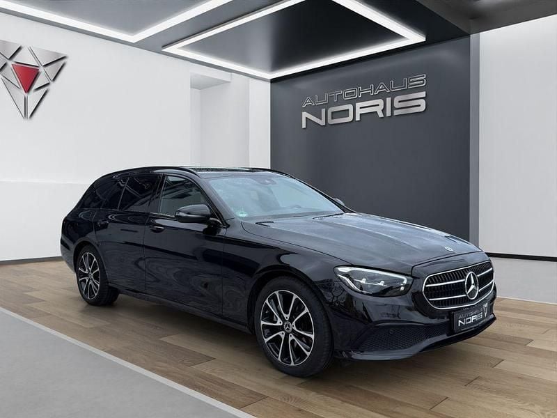 Schwarz Gebraucht 2022 Mercedes E200 Night Limousine | 36.490 € (Guter Preis) - Bild 1/4