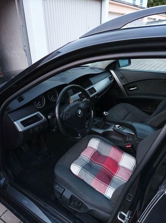 Gebraucht BMW 525 177 PS (130 kW) 2004 Schwarz Kombi