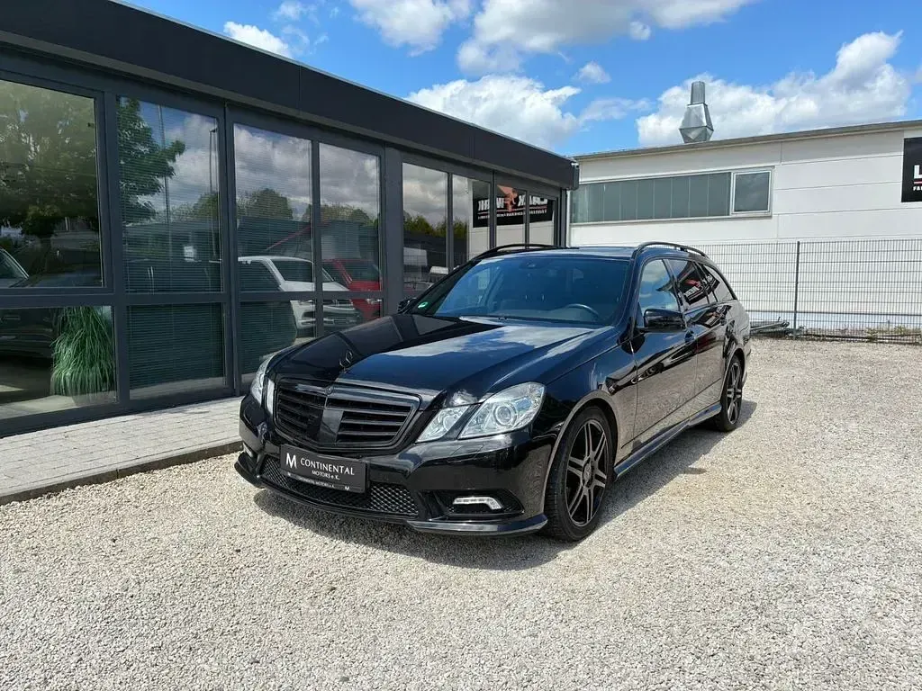 Gebraucht Mercedes E350 AMG line 292 PS (214 kW) 2010 Schwarz Limousine