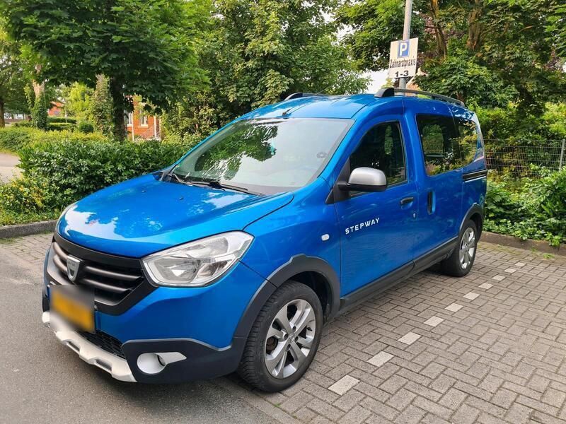 Blau Gebraucht 2015 Dacia Dokker Stepway Van | 5.800 € (Superpreis) - Bild 1/4