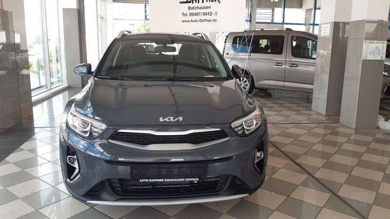 Gebraucht Kia Stonic 101 PS (74 kW) 2024 Grau SUV