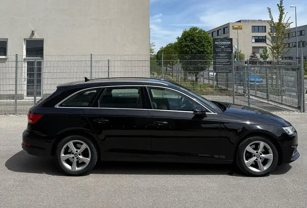 Gebraucht Audi A4 Sport 122 PS (89 kW) 2019 Schwarz Kombi