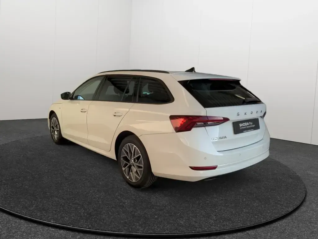 Gebraucht Skoda Octavia Tour 150 PS (110 kW) 2023 Weiss Kombi