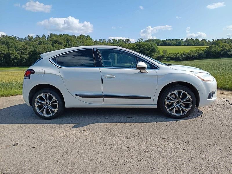 Gebraucht Citroën DS4 Sport Chic 200 PS (147 kW) 2012 Schwarz Kleinwagen