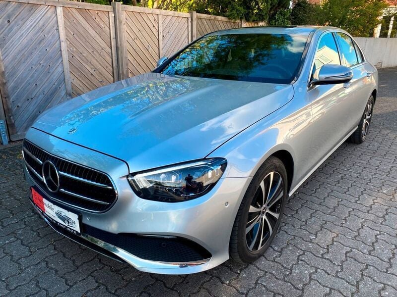 Silber Gebraucht 2023 Mercedes E300 Limousine | 38.500 € (Superpreis) - Bild 1/4