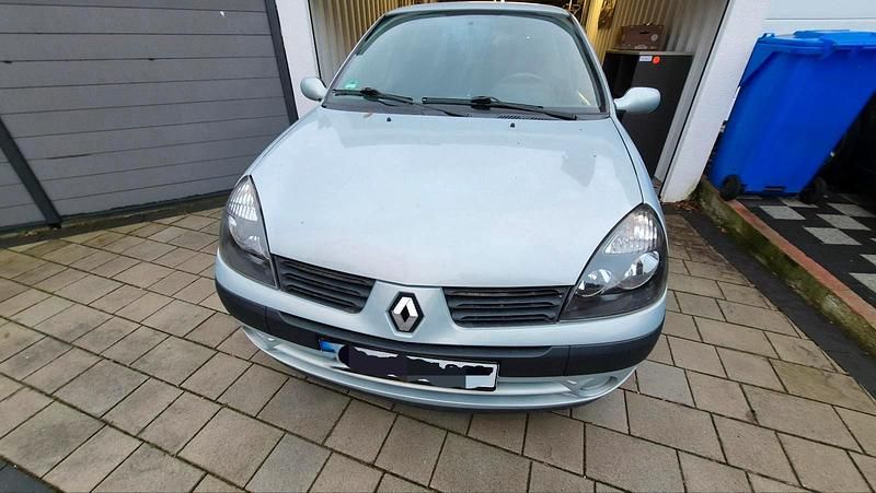 Gebraucht Renault Clio II 75 PS (55 kW) 2004 Silber Kleinwagen