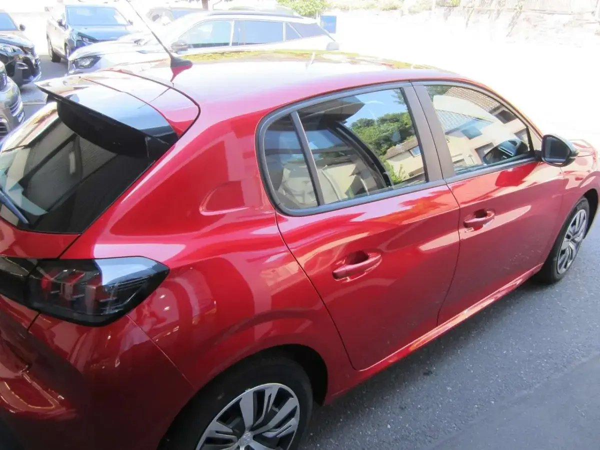 Gebraucht Peugeot 208 Active 101 PS (74 kW) 2023 Elixir rot Kleinwagen