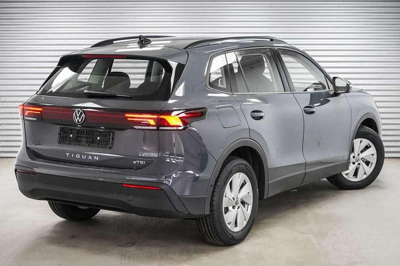 Neu VW Tiguan Basis 131 PS (96 kW) 2026 Delfingrau SUV