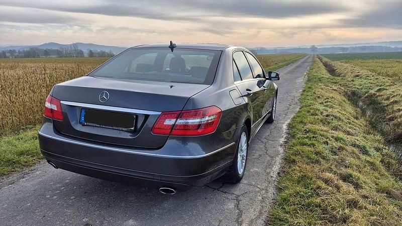 Gebraucht Mercedes E300 Elegance 231 PS (169 kW) 2011 Grau Limousine
