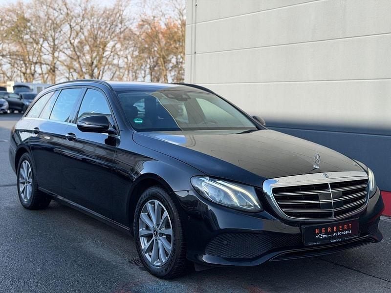 Second-hand Mercedes E200 150 CP (110 kW) 2018 Negru Break
