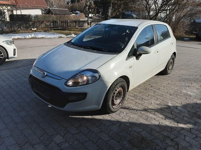Weiß Gebraucht 2011 Fiat Punto Evo Kleinwagen | 1.650 € (Fairer Preis) - Bild 1/4
