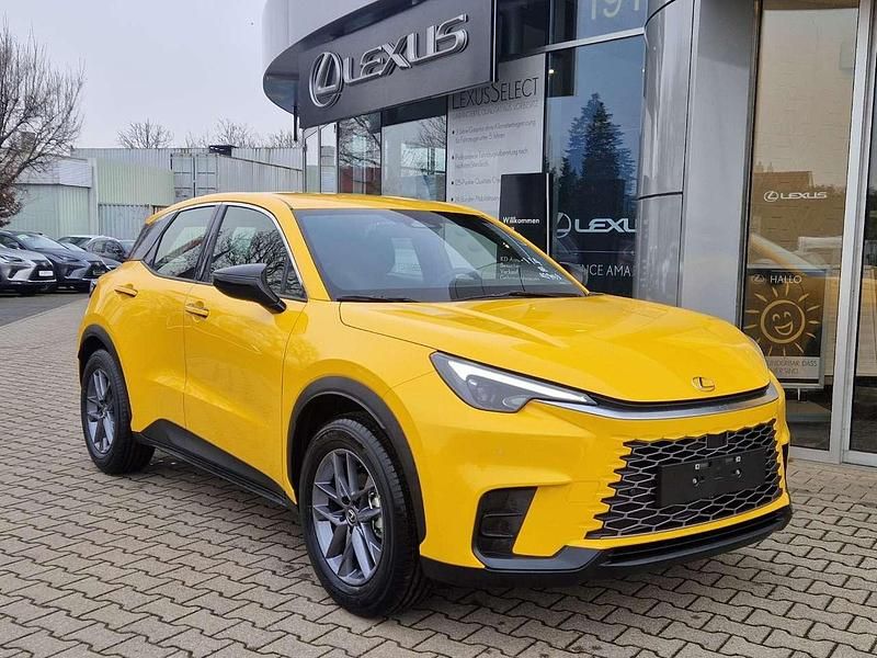 Neu Lexus LBX 136 PS (100 kW) 2026 Sonnengelb SUV