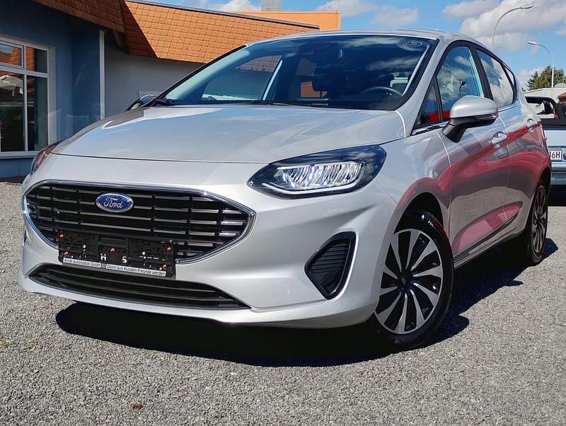 Moondust silber metallic Gebraucht 2023 Ford Fiesta Titanium Kleinwagen | 17.988 € (Guter Preis) - Bild 1/4