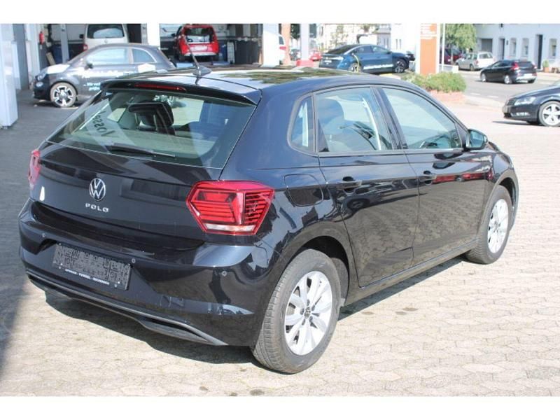 Gebraucht VW Polo Highline 95 PS (69 kW) 2021 Deep black (metallic) Limousine