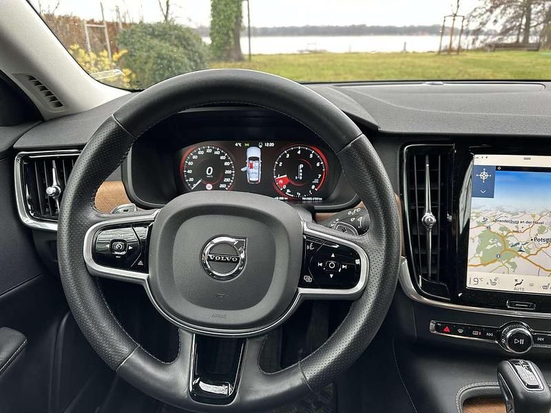 Second-hand Volvo V90 Inscription 320 CP (235 kW) 2017 Gri Break