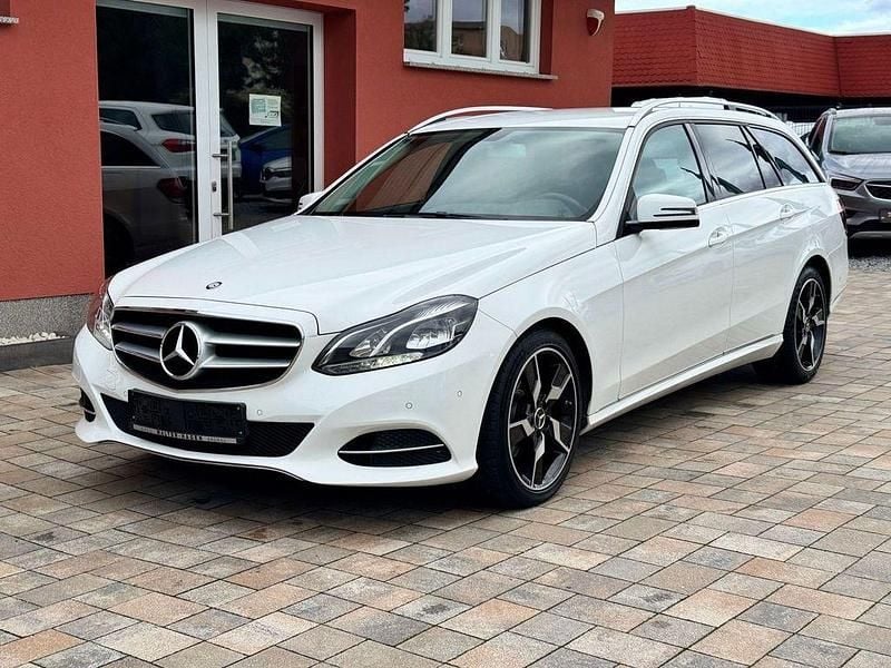 Polarweiss Gebraucht 2015 Mercedes E200 Kombi | 17.300 € (Guter Preis) - Bild 1/3