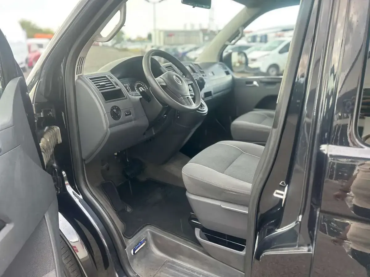 Gebraucht VW Multivan Startline 140 PS (102 kW) 2011 Schwarz Van / Kleinbus