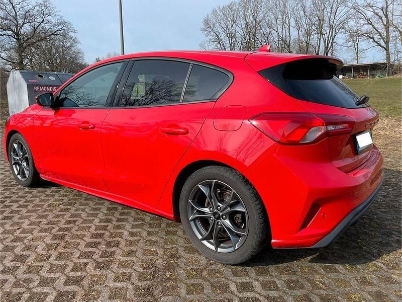 Gebraucht Ford Focus ST-Line 125 PS (91 kW) 2018 Rot Limousine