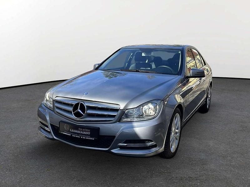 Gebraucht Mercedes C180 Elegance 156 PS (114 kW) 2013 Palladiumsilber Limousine