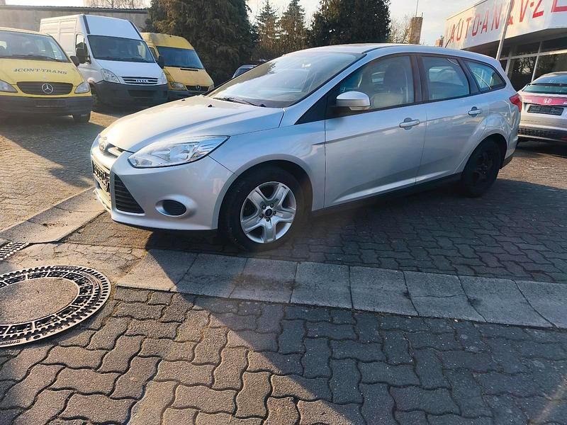 Gebraucht Ford Focus 100 PS (73 kW) 2014 Grau Kombi