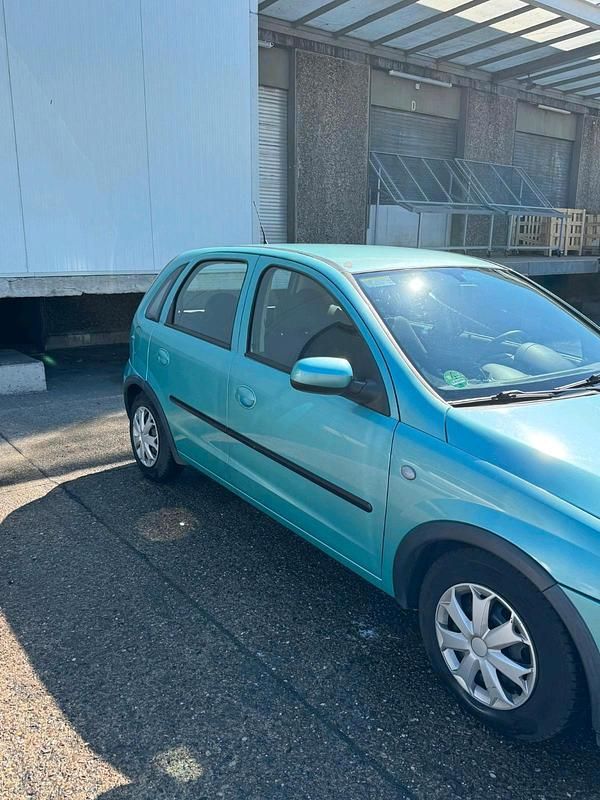 Używany Opel Corsa 75 KM (55 kW) 2004 Zielony Hatchback