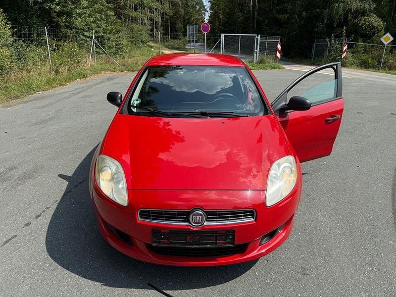 Rot Gebraucht 2009 Fiat Bravo Easy Kleinwagen | 1.799 € (Guter Preis) - Bild 1/4