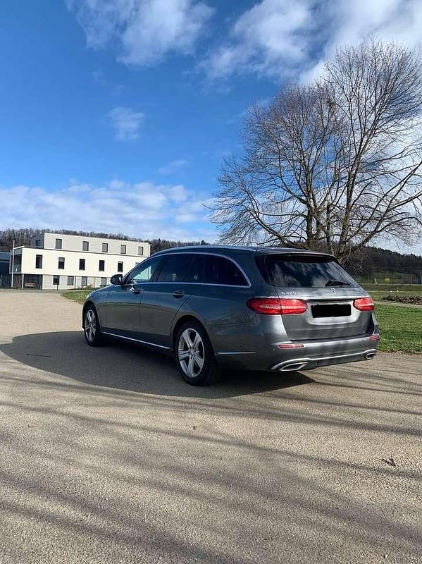 Gebraucht Mercedes E220 Exclusive 194 PS (142 kW) 2017 Grau Kombi