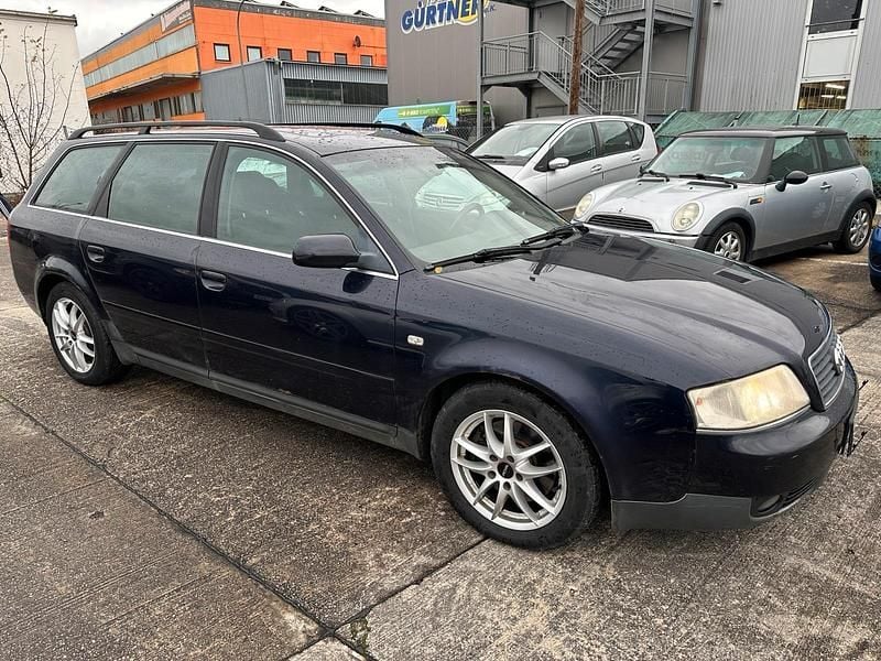 Blau Gebraucht 2002 Audi A6 Kombi | 299 € (Superpreis) - Bild 1/4