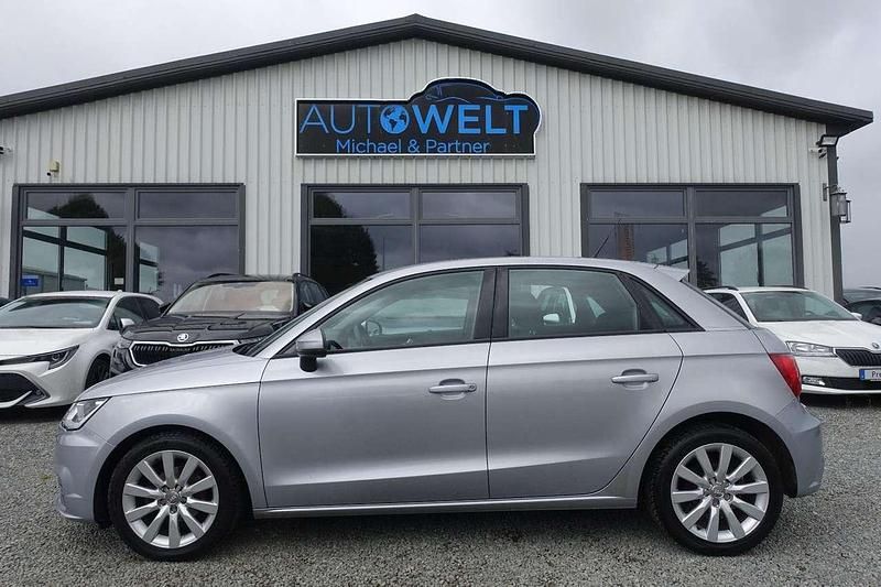 Silber Gebraucht 2015 Audi A1 Sportback Comfort Kleinwagen | 8.990 € (Fairer Preis) - Bild 1/4