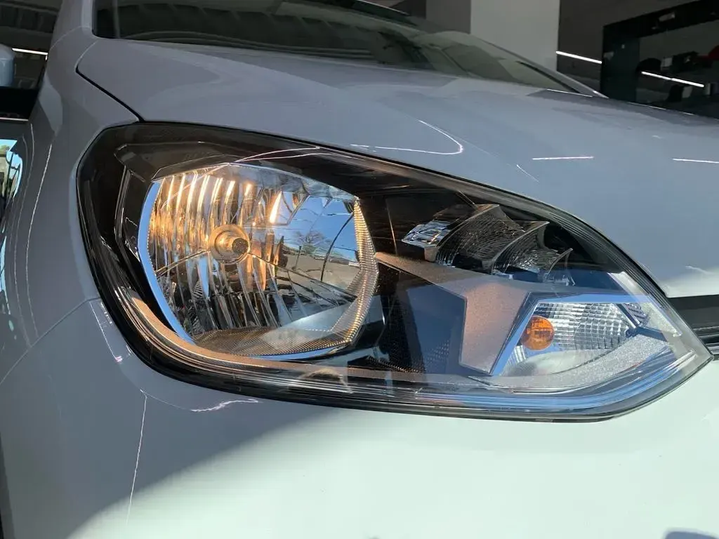 Second-hand VW up! 65 CP (47 kW) 2020 Alb Hatchback