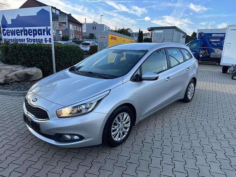 Silber Gebraucht 2013 Kia Ceed Sportswagon Edition 7 Kombi | 4.990 € (Superpreis) - Bild 1/4