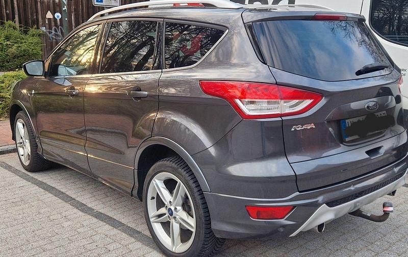 Gebraucht Ford Kuga 179 PS (131 kW) 2015 Grau SUV