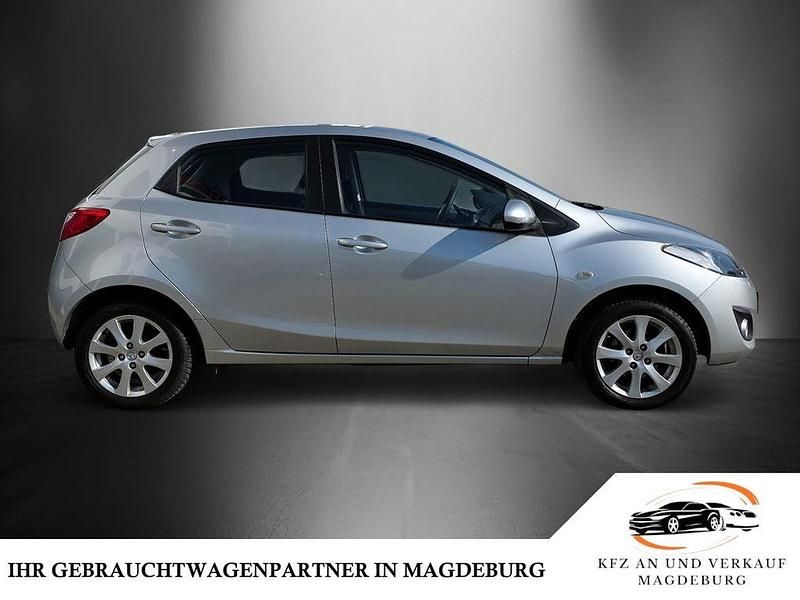 Gebraucht Mazda 2 Active 84 PS (61 kW) 2011 Silber Kleinwagen