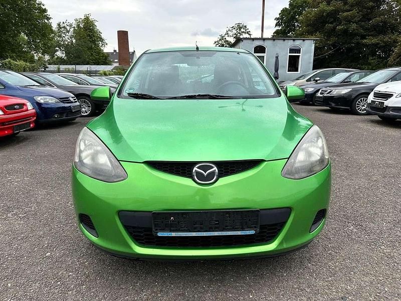 Gebraucht Mazda 2 Inclusive 75 PS (55 kW) 2010 Grün Kleinwagen